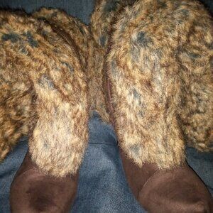 " FURRY INTENTIONS " Sleek Pointed Toe and Classic Stiletto Heel ( BRAND NEW !!!